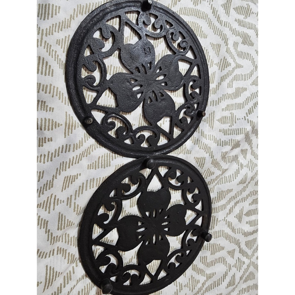 Vintage Cast Iron Trivet Set of 2 Round Floral Scrollwork Hot Pad Brown Black - Picture 3 of 3